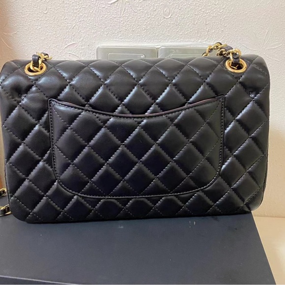 Chanel Black Quilted Shoulder Bag with Gold Chain - Picture 7 of 13